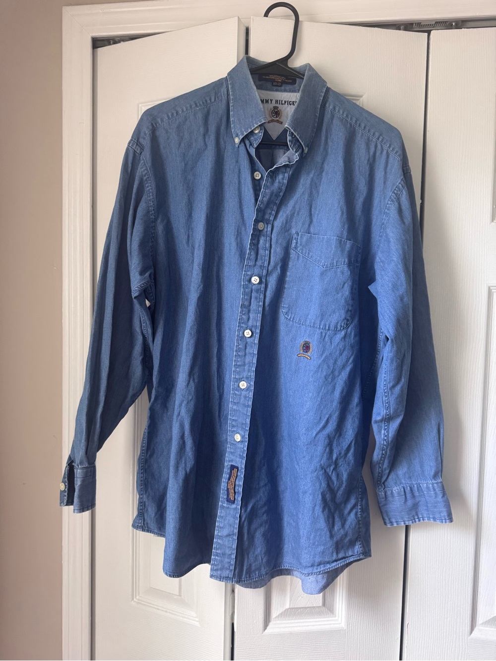 Vintage 90s Tommy Hilfiger Denim Shirt Lion Crest Long Sleeve Button Down 15.5